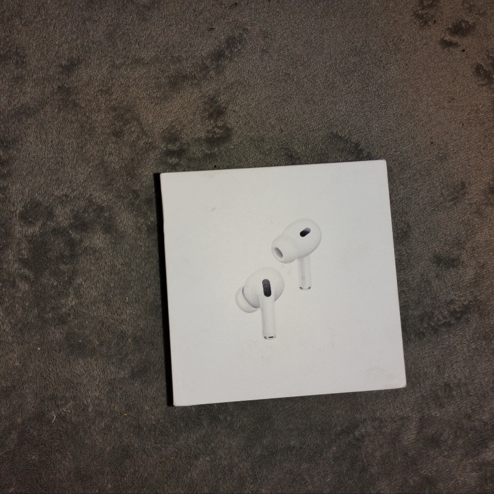Apple White Earbud Headphones with Superior Sound